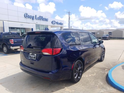 Used 2020 Chrysler Pacifica Touring w/ S Appearance Package image 7