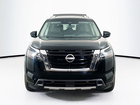 Used 2024 Nissan Pathfinder SL FWD image 2