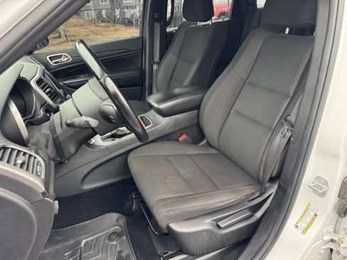 Used 2020 Jeep Grand Cherokee Laredo image 17