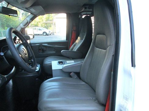 Used 2014 Chevrolet Express 2500 image 8