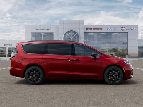 New 2026 Chrysler Pacifica Select image 21
