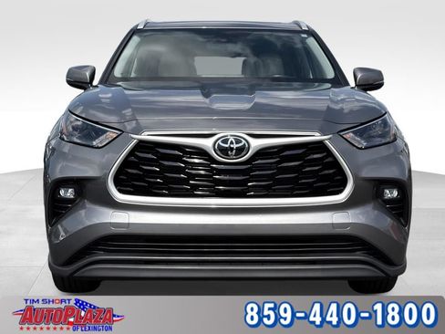 Used 2025 Toyota Highlander XLE AWD/4WD image 7