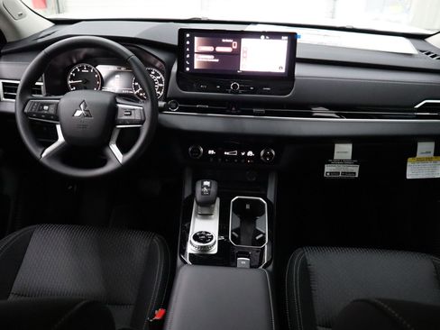 New 2026 Mitsubishi Outlander ES image 24