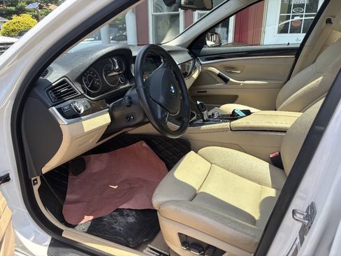 Used 2011 BMW 550i xDrive Sedan AWD/4WD image 4