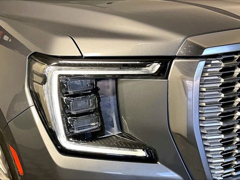 Used 2022 GMC Yukon XL Denali RWD image 27