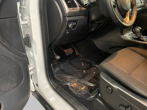 Used 2020 Jeep Grand Cherokee Laredo AWD/4WD image 13