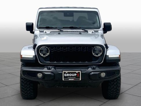 Used 2024 Jeep Gladiator Sport AWD/4WD image 7