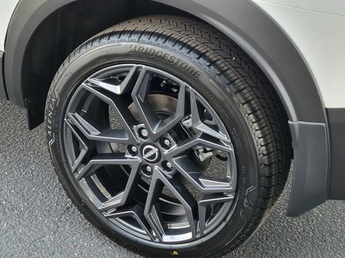 New 2026 Nissan Kicks SR image 3