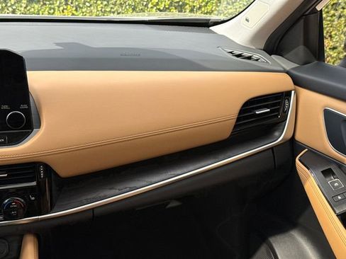 Used 2023 Nissan Rogue Platinum w/ Platinum Premium Package image 17