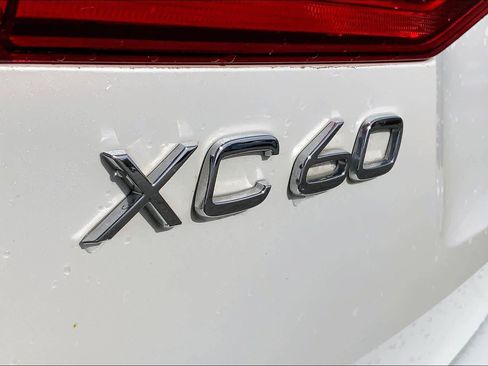 Used 2023 Volvo XC60 B5 Plus image 29