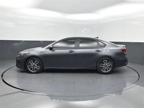 Used 2022 Kia Forte GT-Line w/ GT-Line Premium Package image 2