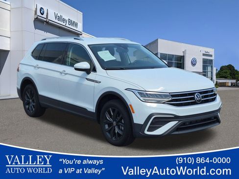 Used 2024 Volkswagen Tiguan SE FWD image 1