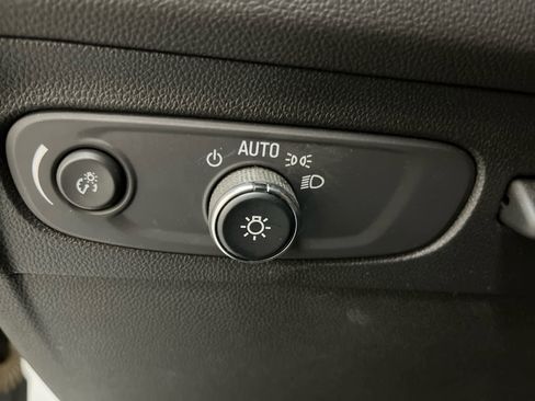 Certified 2022 Buick Envision Avenir w/ Technology Package II image 24