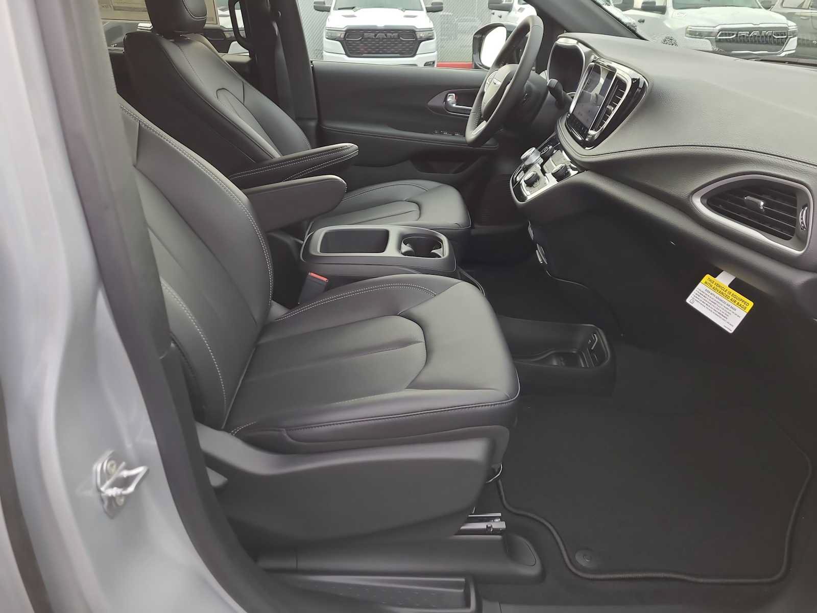 New 2026 Chrysler Pacifica Select FWD image 22