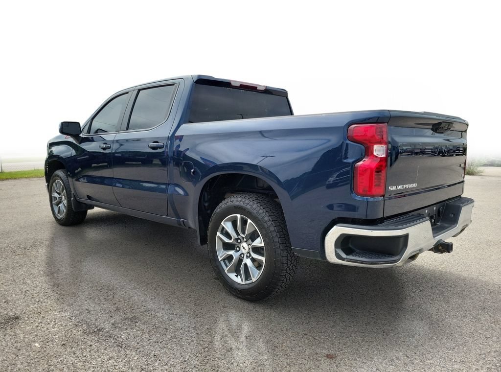 Used 2022 Chevrolet Silverado 1500 LT w/ Z71 Off-Road Package AWD/4WD image 3