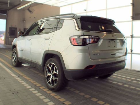 Used 2025 Jeep Compass Limited AWD/4WD image 7