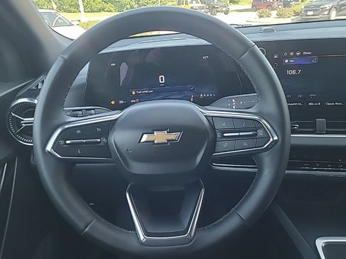 Used 2025 Chevrolet Equinox LT AWD/4WD image 18
