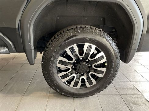 Used 2023 GMC Sierra 3500 Denali w/ Denali Black Diamond Edition image 8