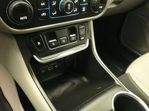 Used 2019 GMC Terrain SLT w/ Preferred Package AWD/4WD image 18