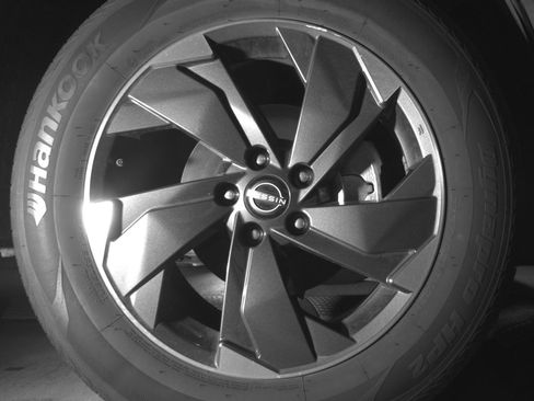 Used 2025 Nissan Rogue SV image 13