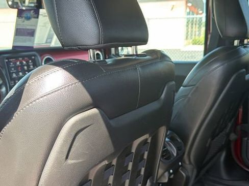 Used 2021 Jeep Gladiator Rubicon AWD/4WD image 22
