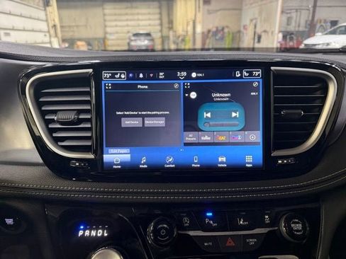 New 2026 Chrysler Pacifica Select FWD image 21