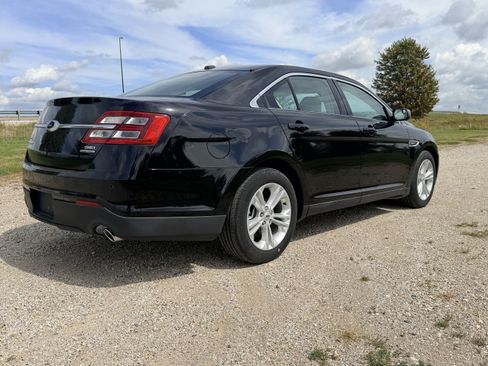 Used 2016 Ford Taurus SEL FWD image 4