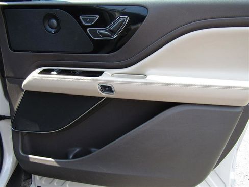 Used 2020 Lincoln Aviator Reserve image 35