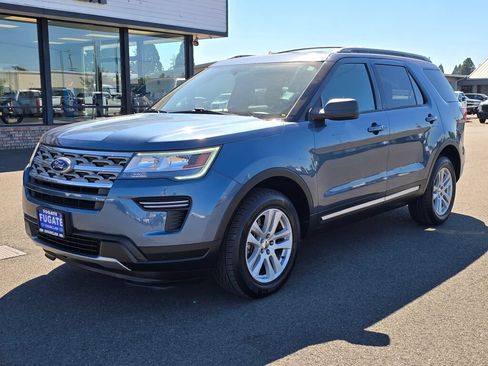 Used 2018 Ford Explorer XLT AWD/4WD image 2