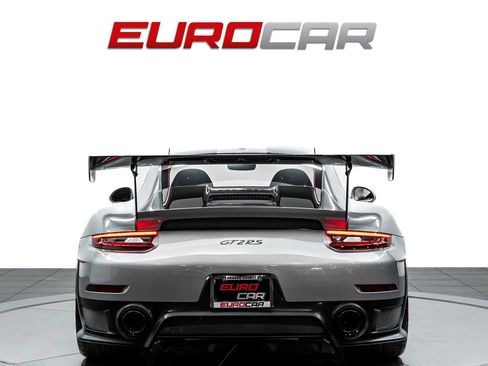 Used 2019 Porsche 911 GT2 RS RWD image 4