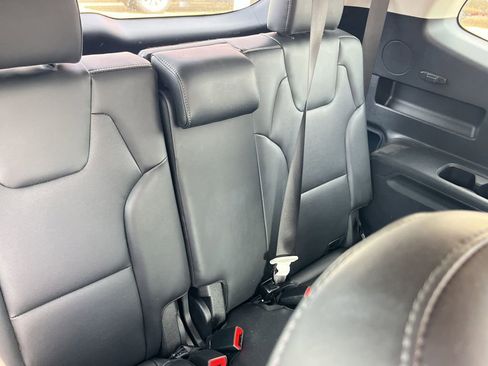Used 2025 Kia Telluride S FWD image 31