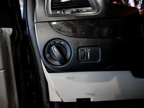 Used 2019 Dodge Grand Caravan SE w/ UConnect Hands-Free Group image 36