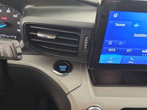 Used 2023 Ford Explorer XLT AWD/4WD image 22