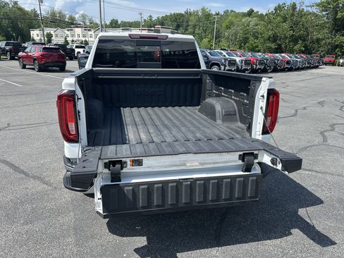 Used 2021 GMC Sierra 1500 SLT w/ SLT Premium Plus Package AWD/4WD image 12