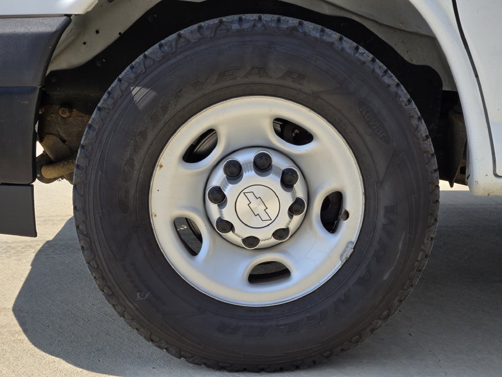 Used 2019 Chevrolet Express 2500 RWD image 11