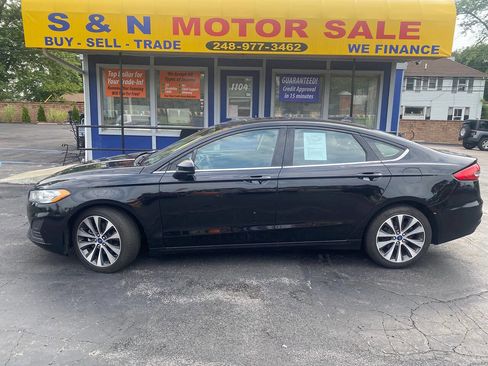 Used 2019 Ford Fusion SE image 3