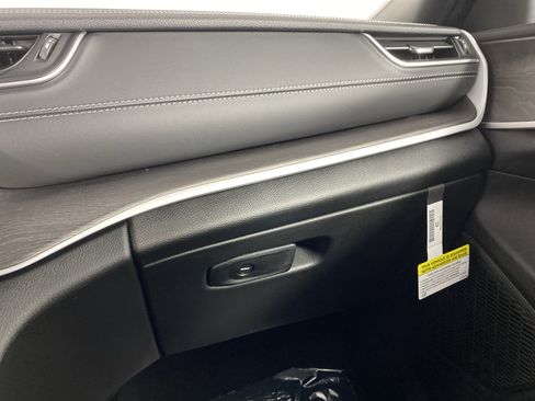 New 2025 Jeep Grand Cherokee L Limited w/ Black Appearance Package image 31