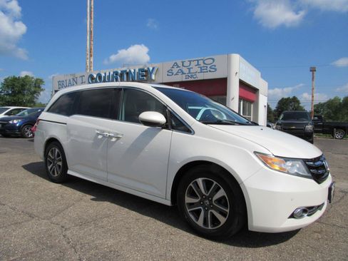 Used 2016 Honda Odyssey Touring Elite image 2