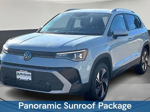New 2026 Volkswagen Taos SE image 2