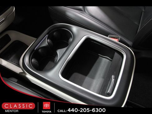 Used 2023 Chrysler Pacifica Touring-L image 16