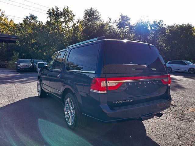 Used 2017 Lincoln Navigator L Select AWD/4WD image 5