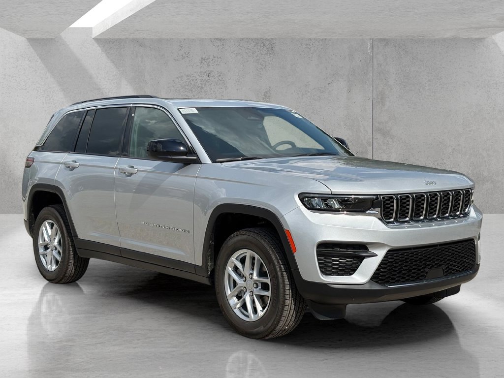 New 2026 Jeep Grand Cherokee Laredo X RWD image 3