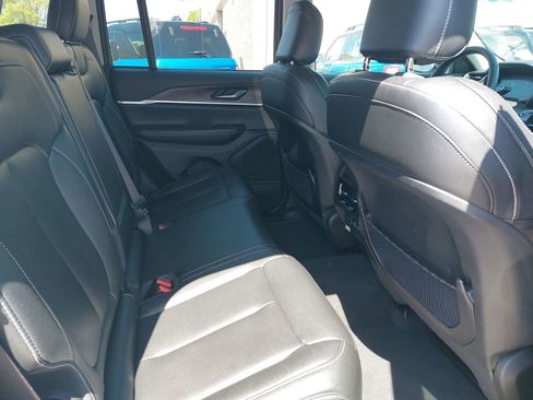 Used 2024 Jeep Grand Cherokee Limited image 11