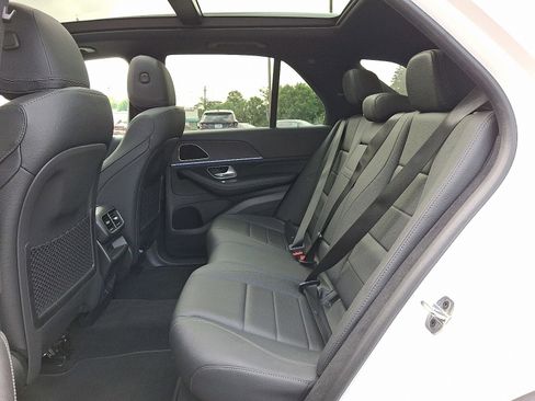 Used 2024 Mercedes-Benz GLE 350 4MATIC image 11