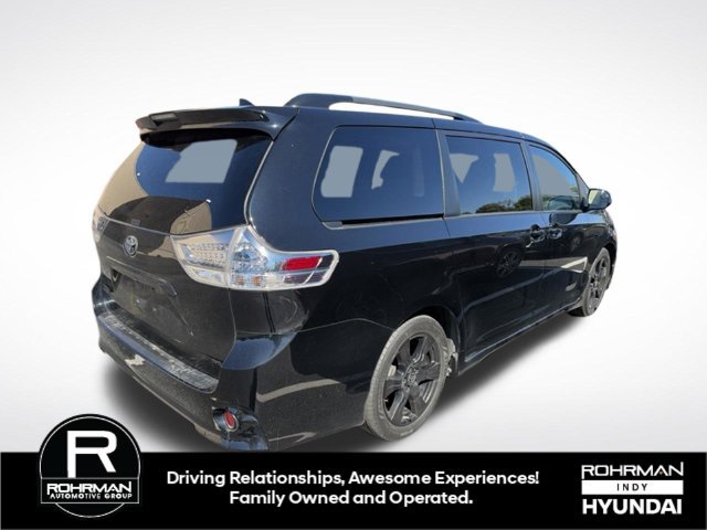 Used 2020 Toyota Sienna SE w/ Nightshade Edition FWD image 6