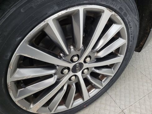 Used 2020 Lincoln MKZ image 31