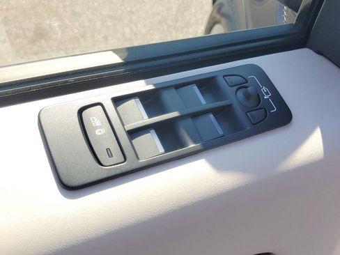 Certified 2023 Land Rover Discovery Sport S AWD/4WD image 9