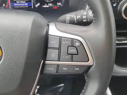 Used 2025 Toyota Highlander XSE AWD/4WD image 33