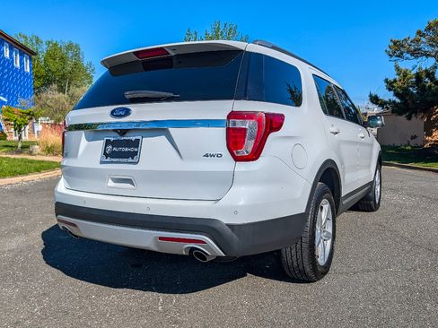 Used 2017 Ford Explorer XLT w/ Equipment Group 202A AWD/4WD image 5