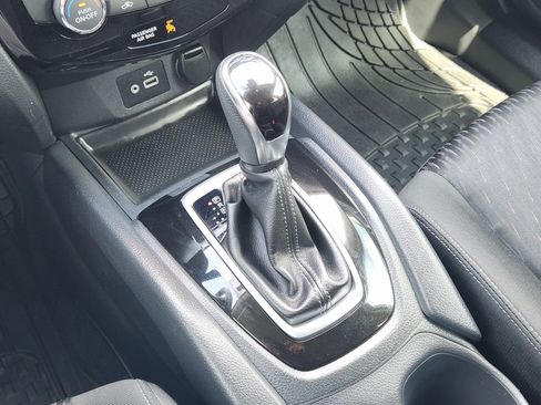 Used 2019 Nissan Rogue SV FWD image 21